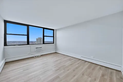 $275,000 | 5740 North Sheridan Road, Unit 17D, Chicago, IL 60660