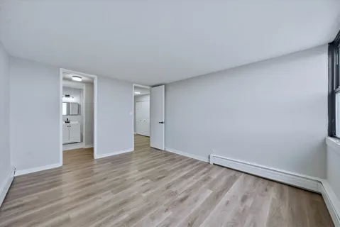 $275,000 | 5740 North Sheridan Road, Unit 17D, Chicago, IL 60660