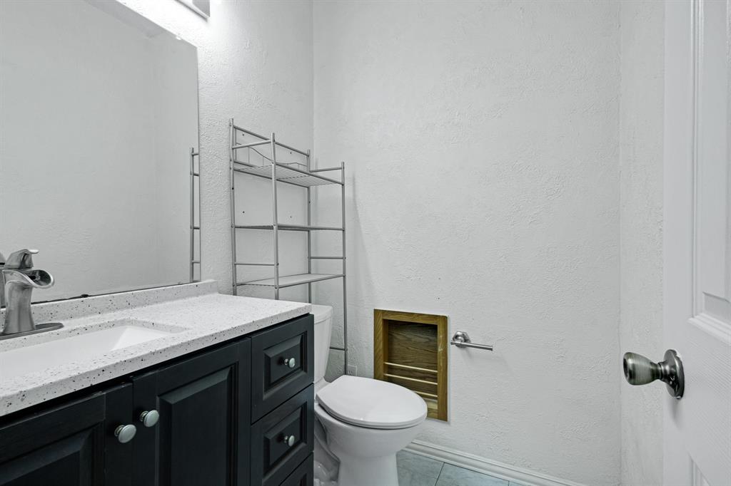 619 Allen Road Coppell, TX 75019 - Photo 12 of 24 Half bath downstairs