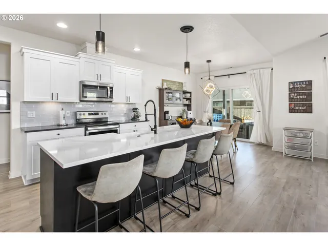 $565,000 | 1427 Northeast Raymond Lane, Estacada, OR 97023