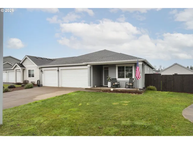 $565,000 | 1427 Northeast Raymond Lane, Estacada, OR 97023