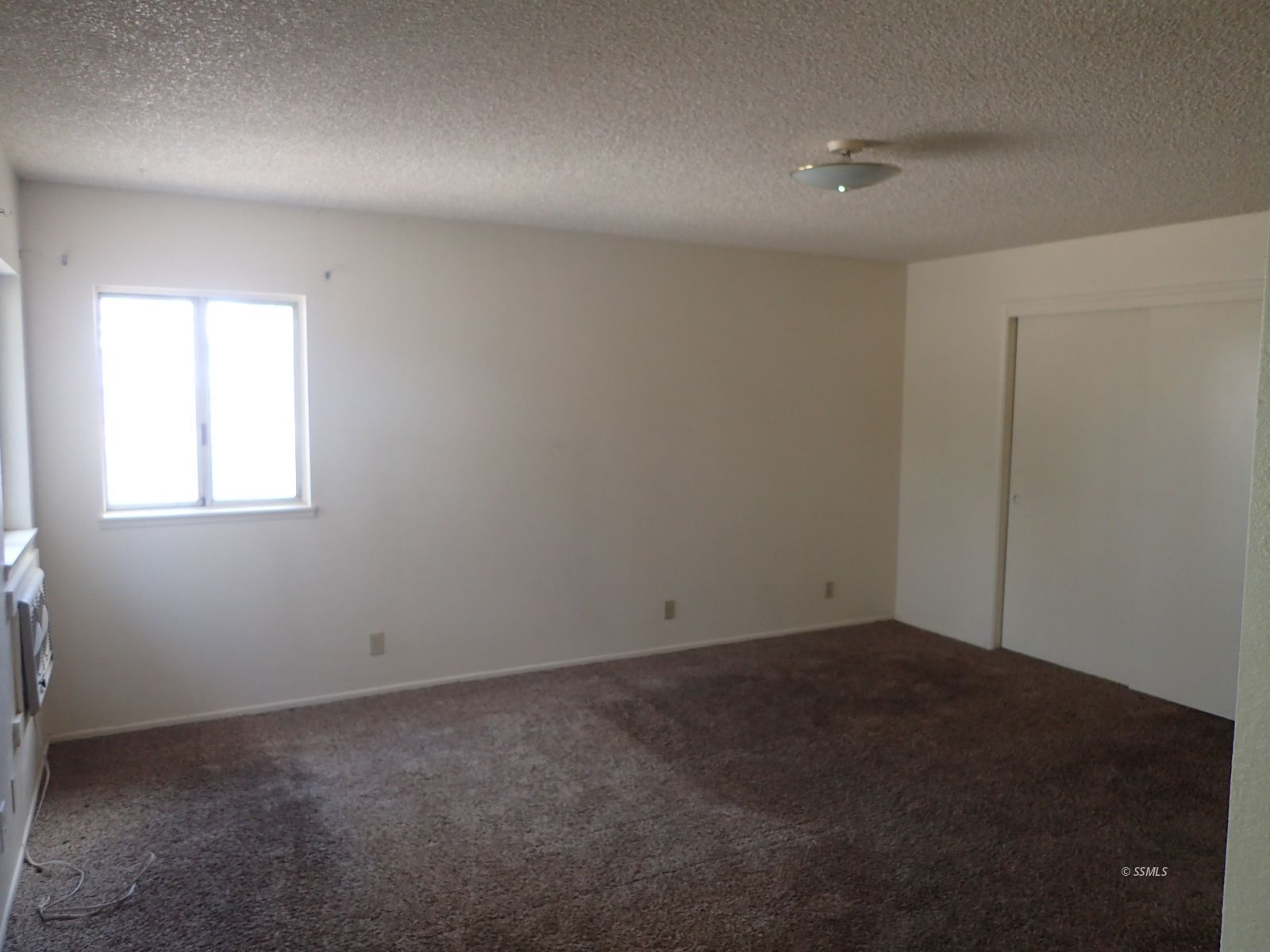 3612 Alene Avenue Ridgecrest, CA 93555 - Photo 7 of 17 an empty room with a window