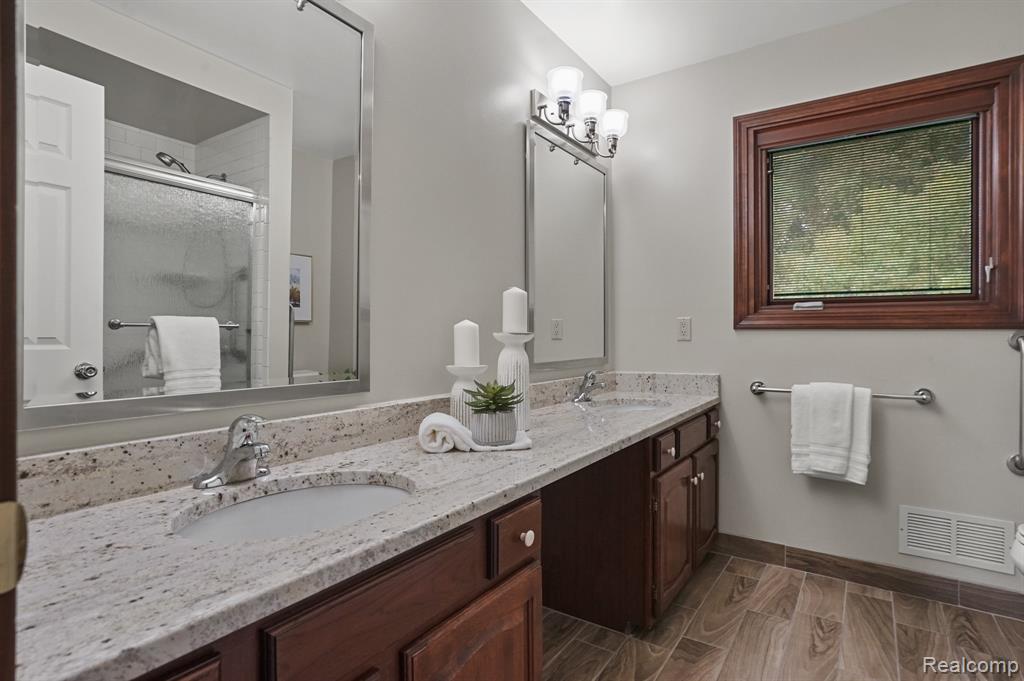 391 Silvervale Drive Rochester Hills, MI 48309 - Photo 23 of 27