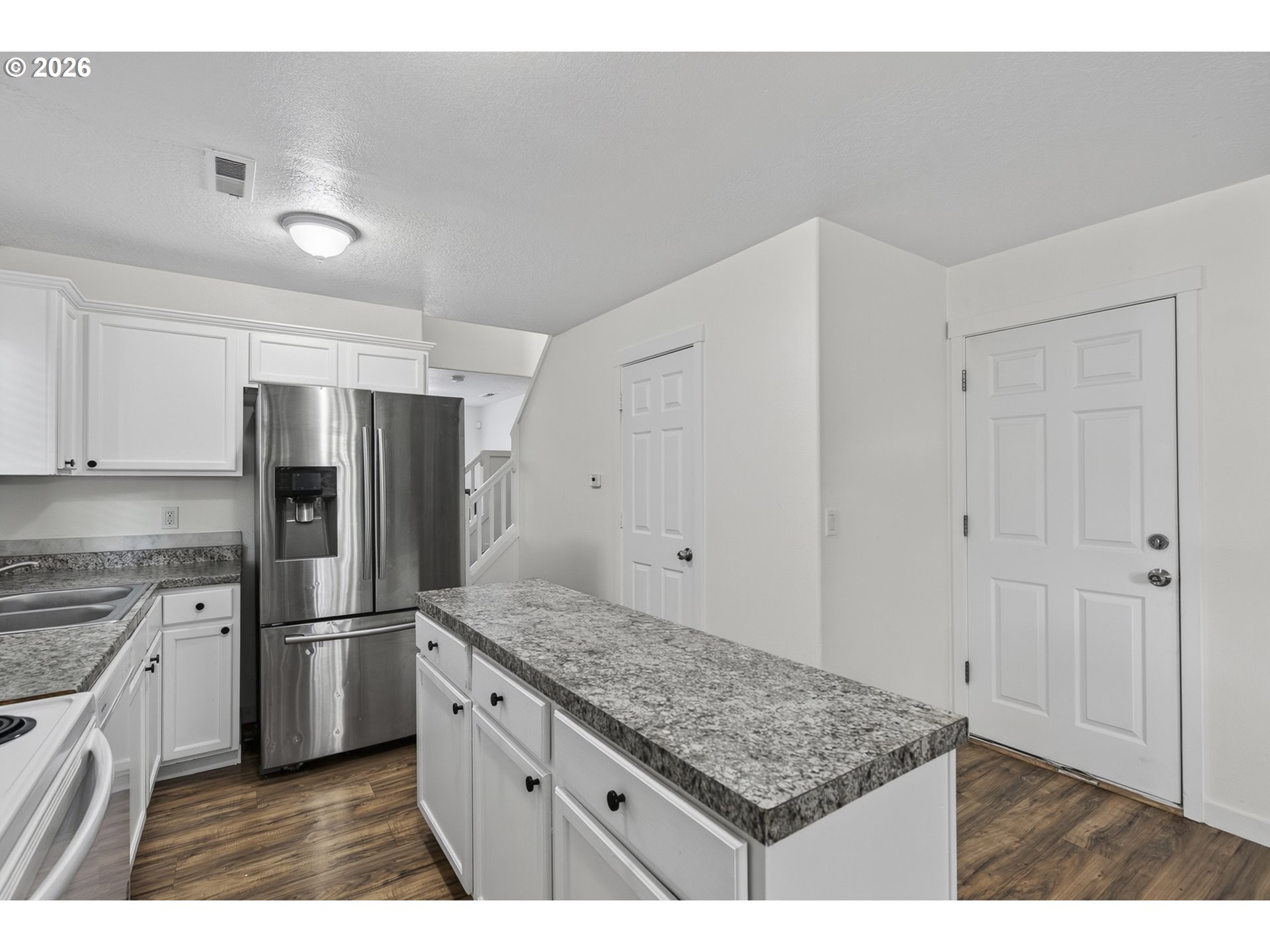 871 North 20th Way Cornelius, OR 97113 - Photo 17 of 37 Kitchen