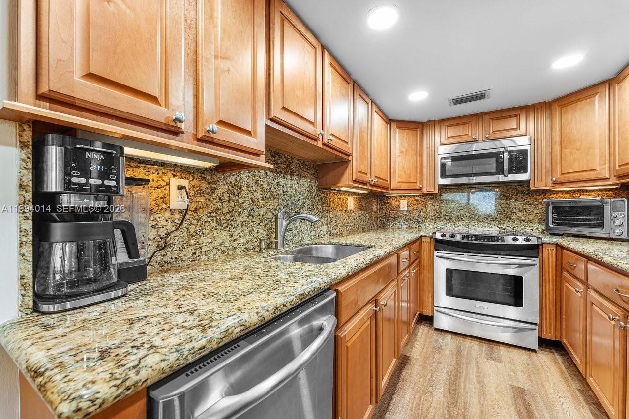 364 Golfview Road, Unit 505 North Palm Beach, FL 33408 - Photo 12 of 40