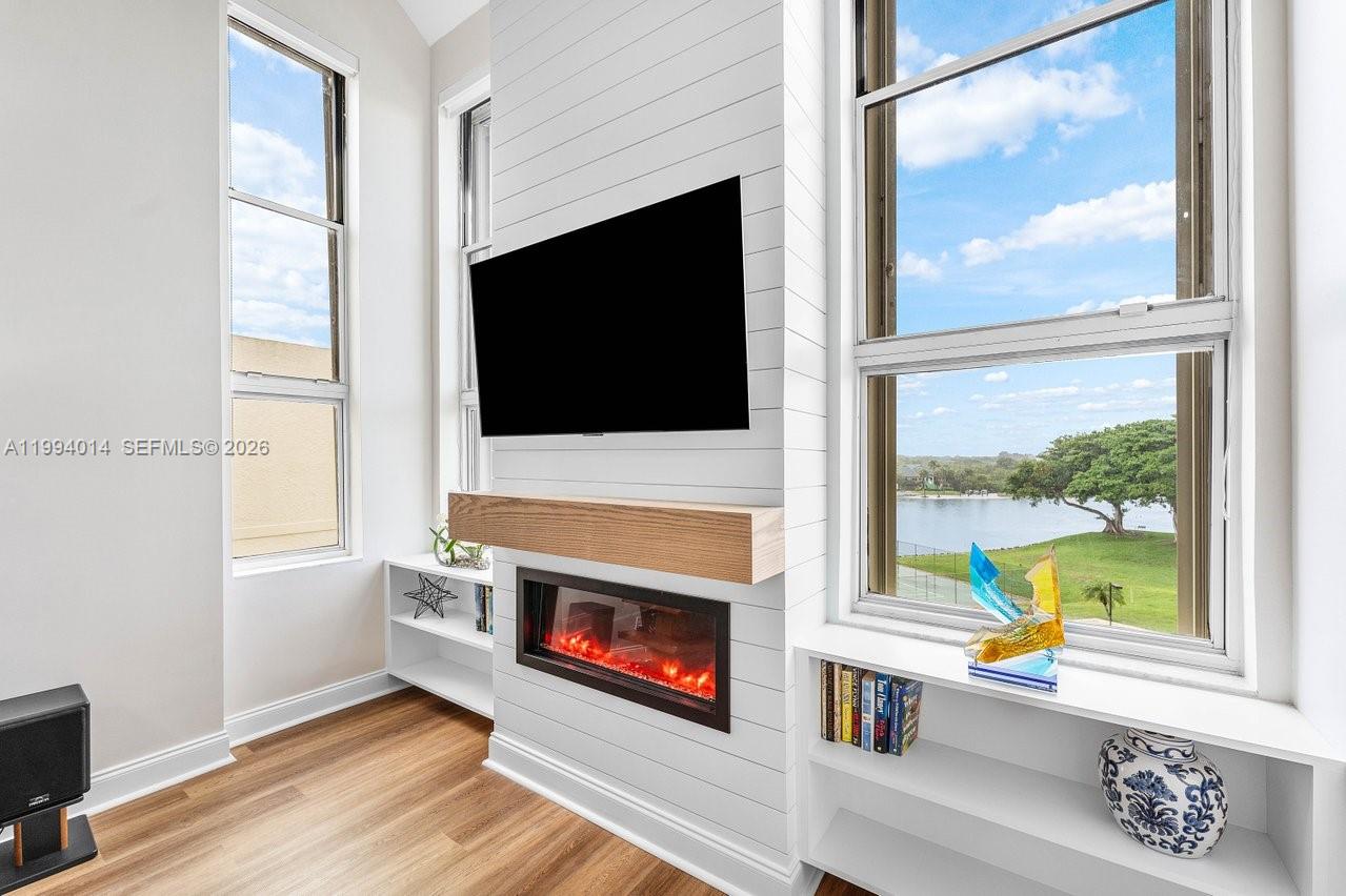 364 Golfview Road, Unit 505 North Palm Beach, FL 33408 - Photo 8 of 40 Fireplace