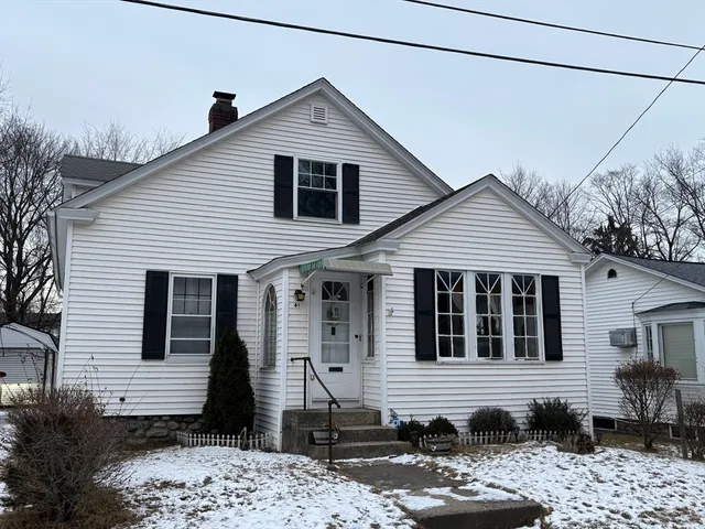 $2,500 | 41 Amesbury Street, Worcester, MA 01605