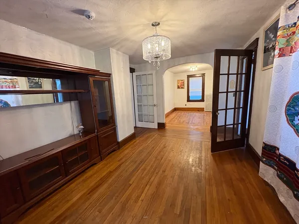 $2,300 | 41 Amesbury Street, Worcester, MA 01605