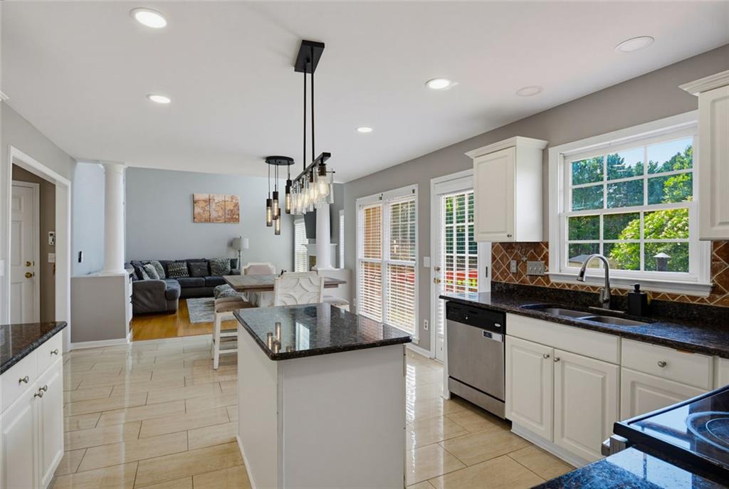 581 Hunters Trace Dallas, GA 30157 - Photo 13 of 42