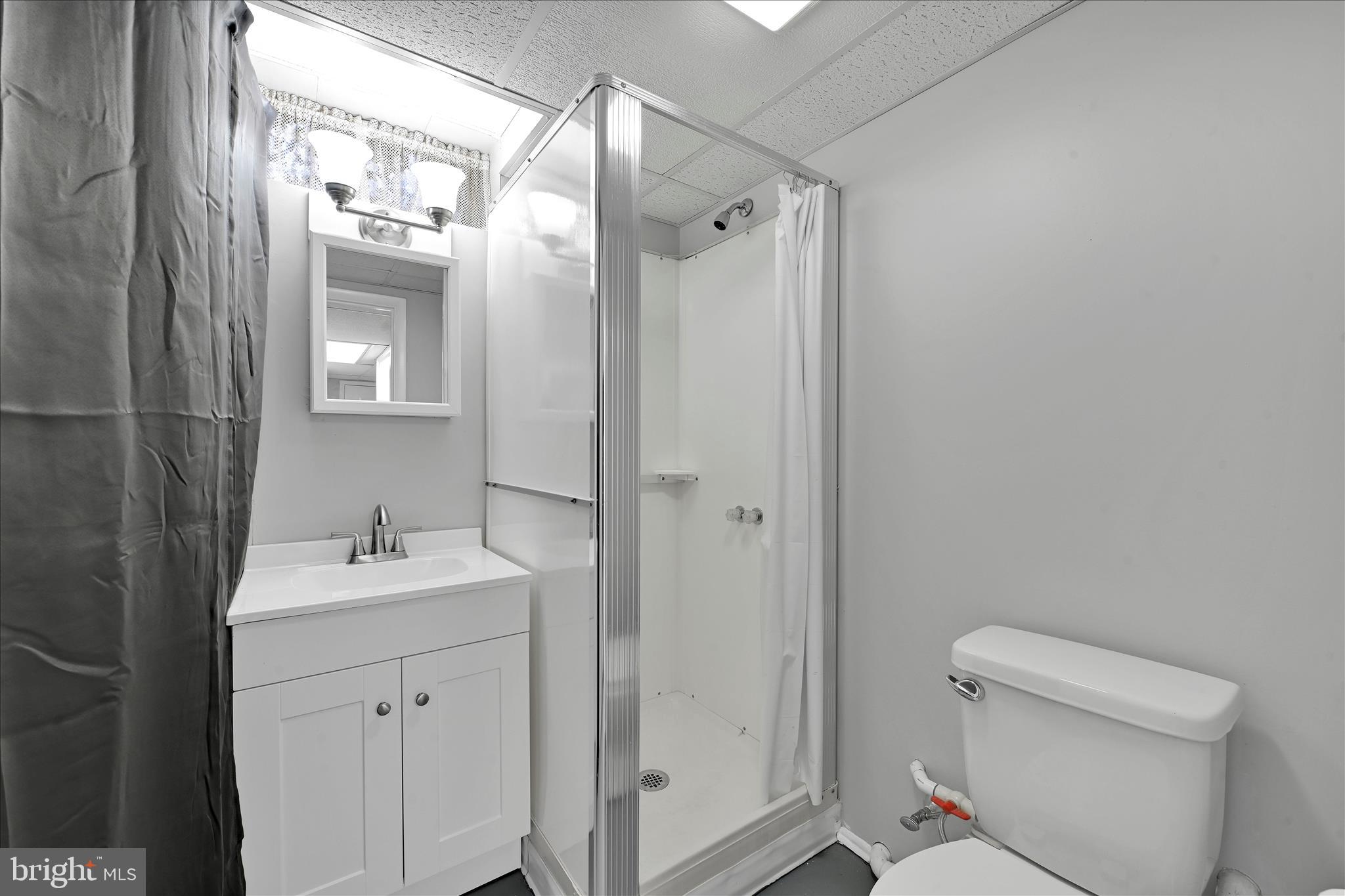 538 West Locust Street Lebanon, PA 17042 - Photo 27 of 37 Bathroom