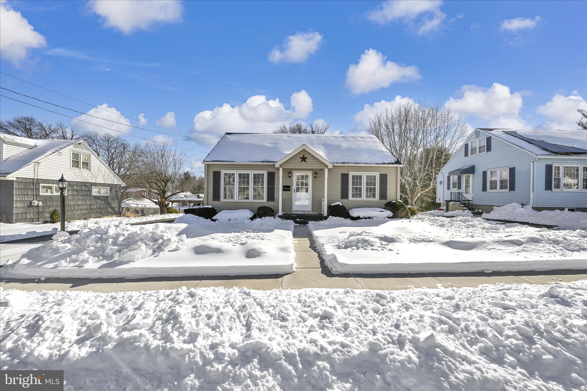 538 West Locust Street Lebanon, PA 17042 - Photo 5 of 37 Exterior Front