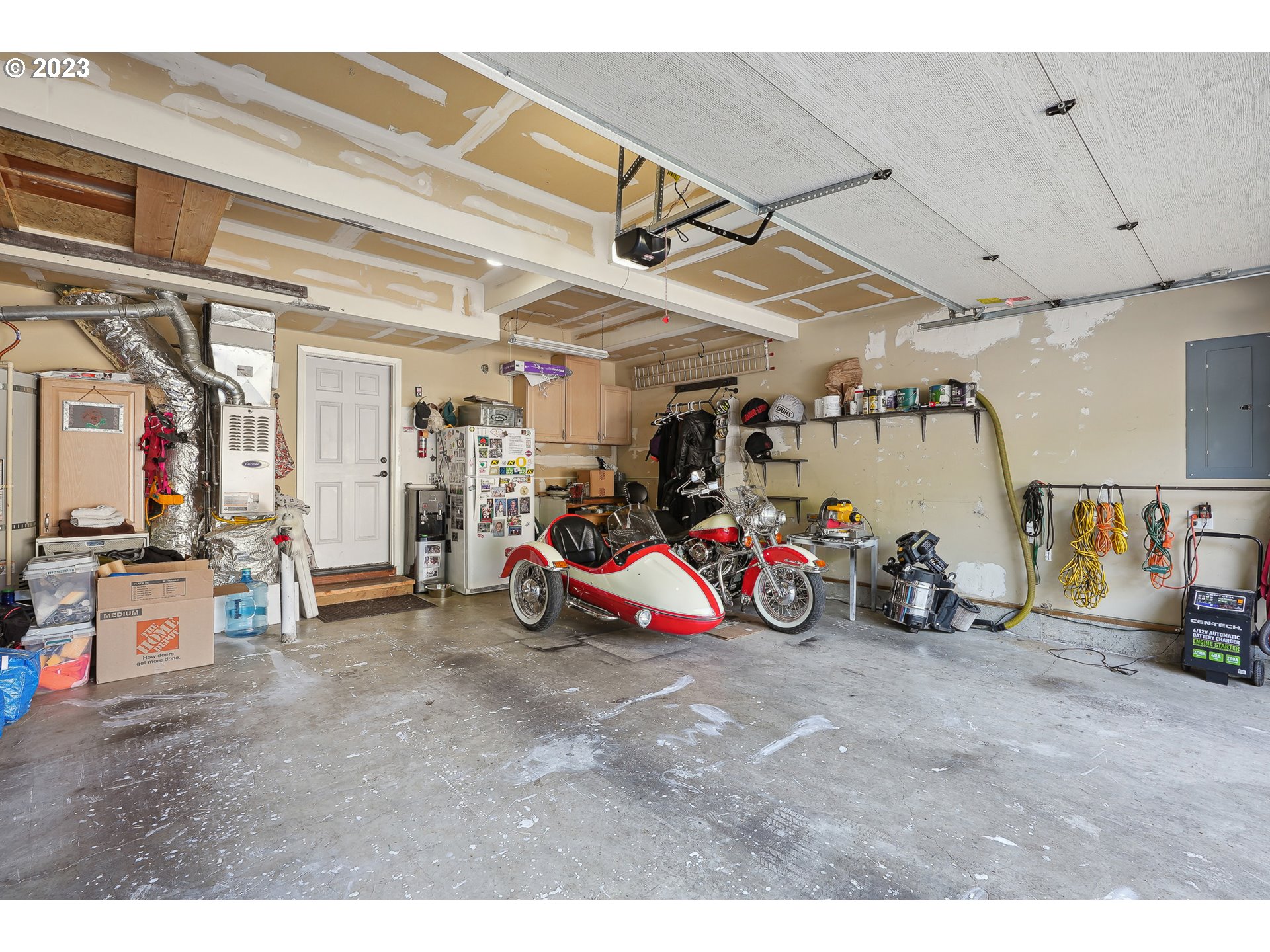 9814 Northwest Silver Ridge Loop Portland, OR 97229 - Photo 19 of 26 Garage
