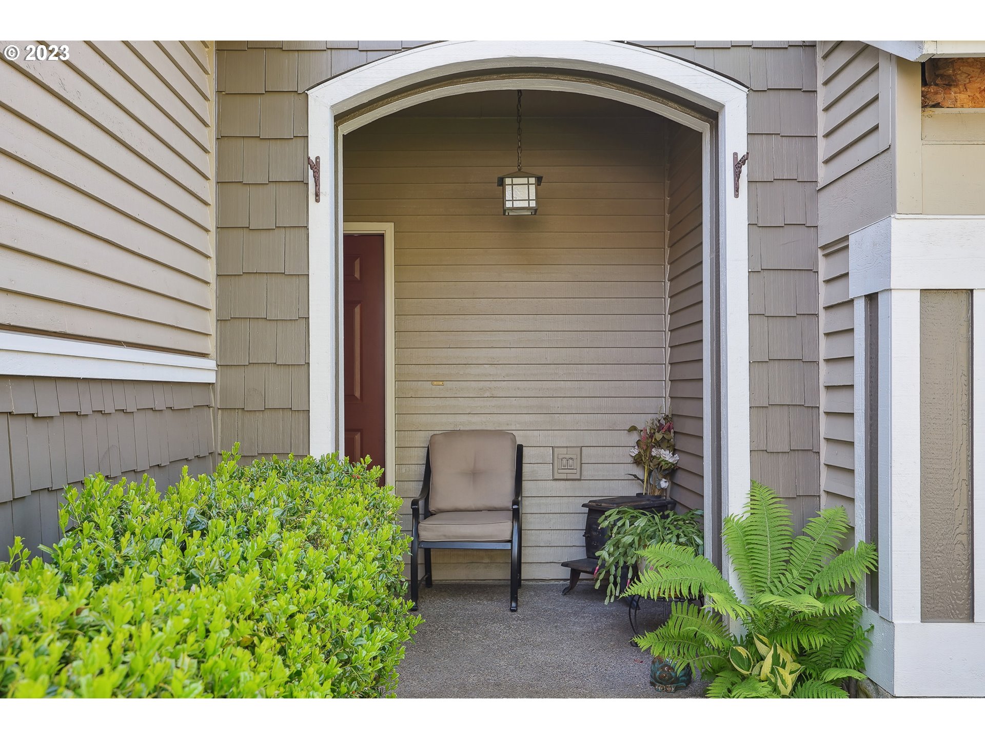 9814 Northwest Silver Ridge Loop Portland, OR 97229 - Photo 21 of 26 Entrance/Foyer