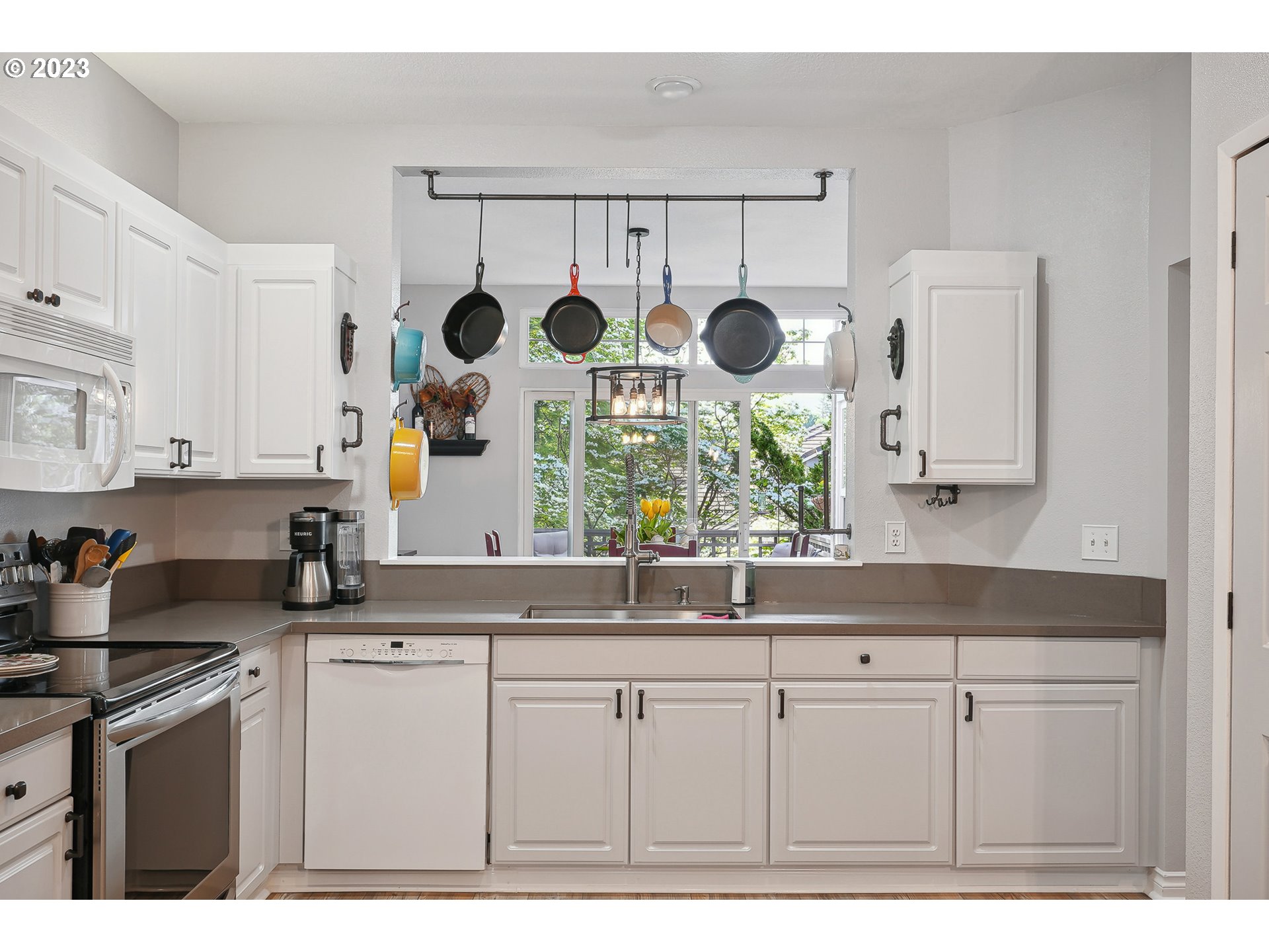 9814 Northwest Silver Ridge Loop Portland, OR 97229 - Photo 8 of 26 Kitchen