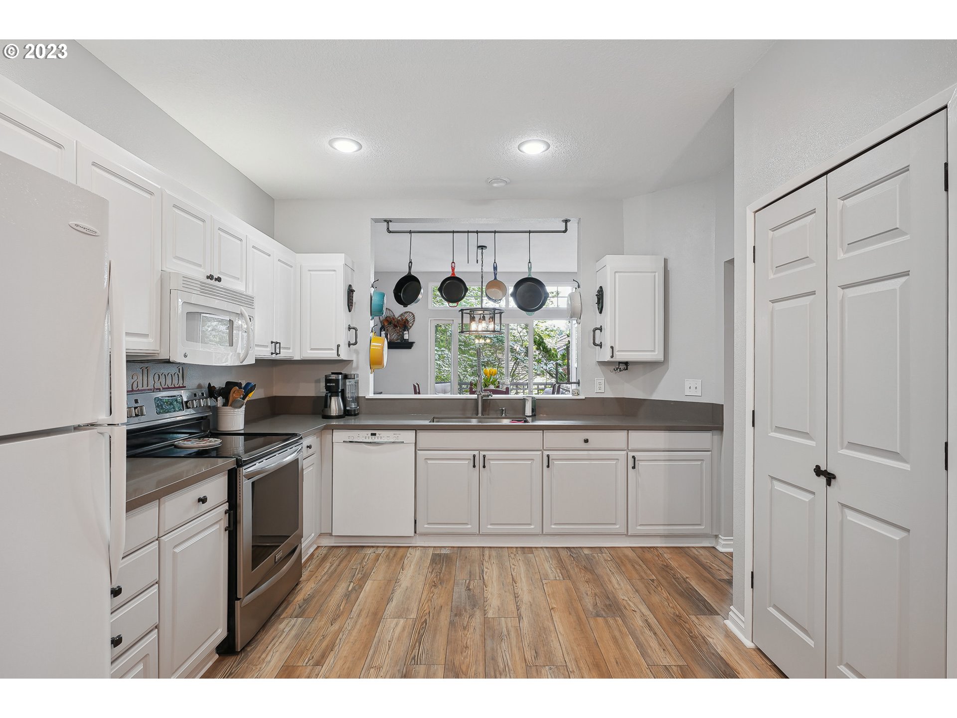 9814 Northwest Silver Ridge Loop Portland, OR 97229 - Photo 9 of 26 Kitchen