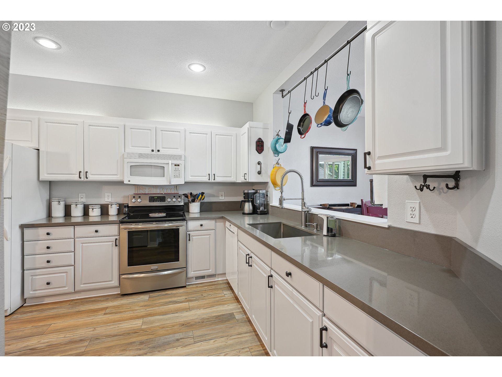 9814 Northwest Silver Ridge Loop Portland, OR 97229 - Photo 10 of 26 Kitchen
