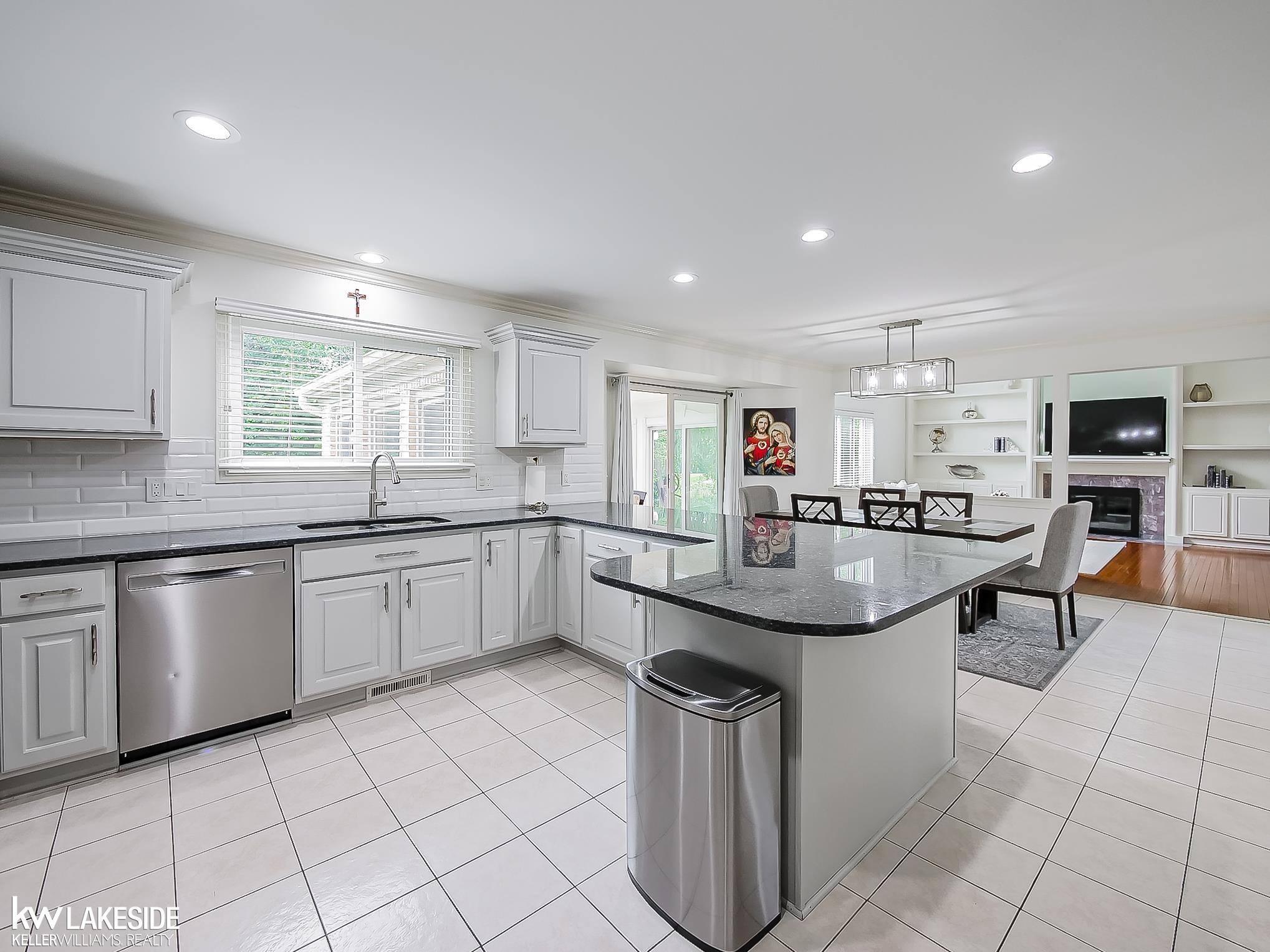 2058 Reagan Drive Rochester Hills, MI 48309 - Photo 11 of 68