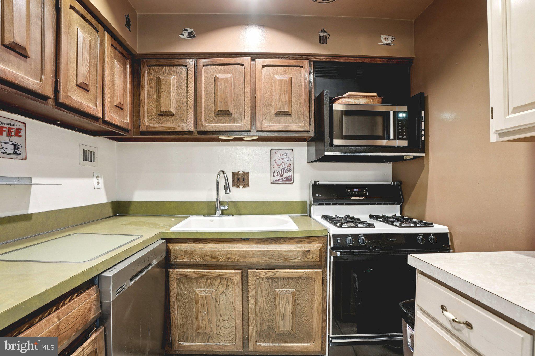 11916 Covert Road Philadelphia, PA 19154 - Photo 11 of 34 Gallery Image 11