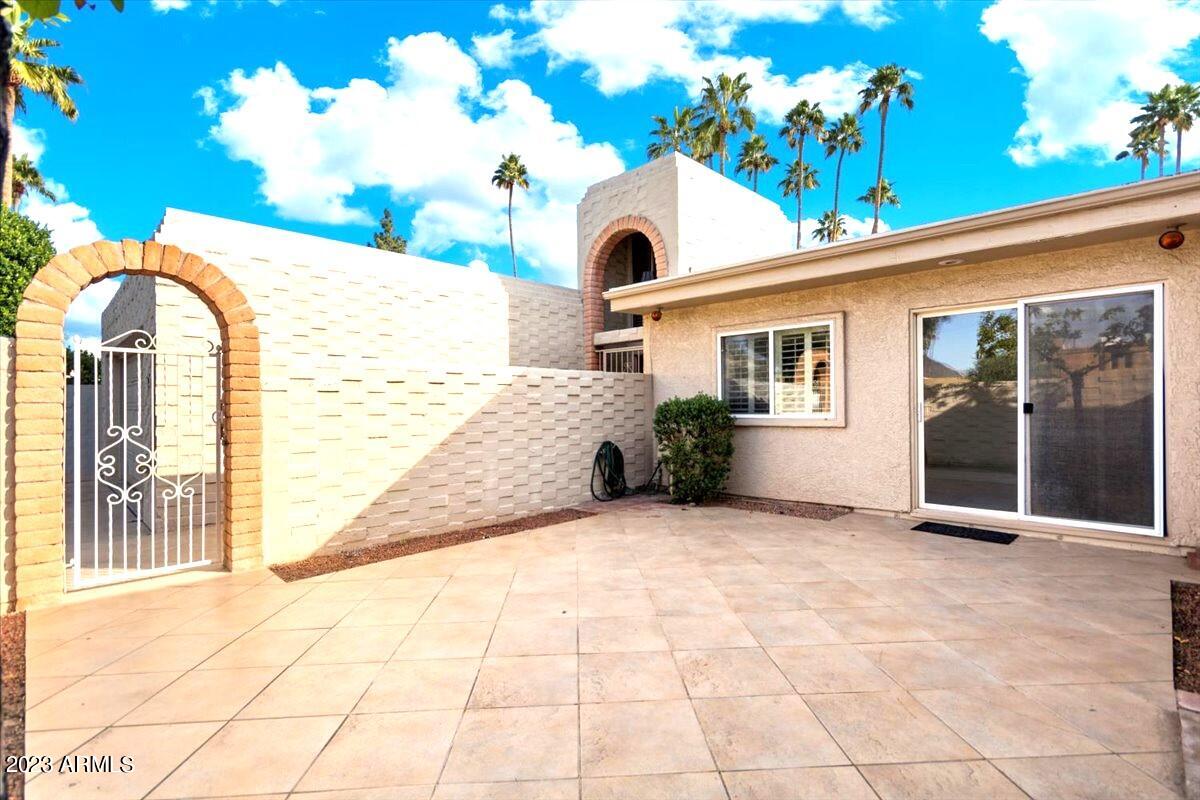 7770 East Camelback Road, Unit 22 Scottsdale, AZ 85251 - Photo 4 of 37 FRONT PATIO