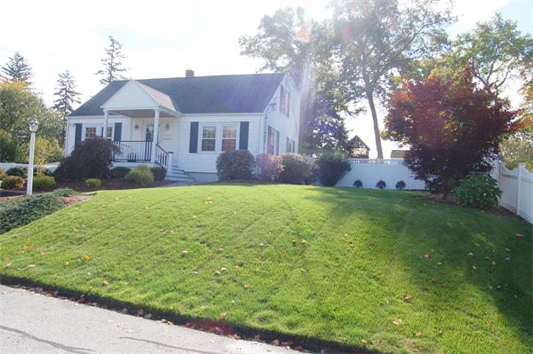 7 Swan Pond Road North Reading, MA 01864 - Photo 3 of 17 Gallery Image 3
