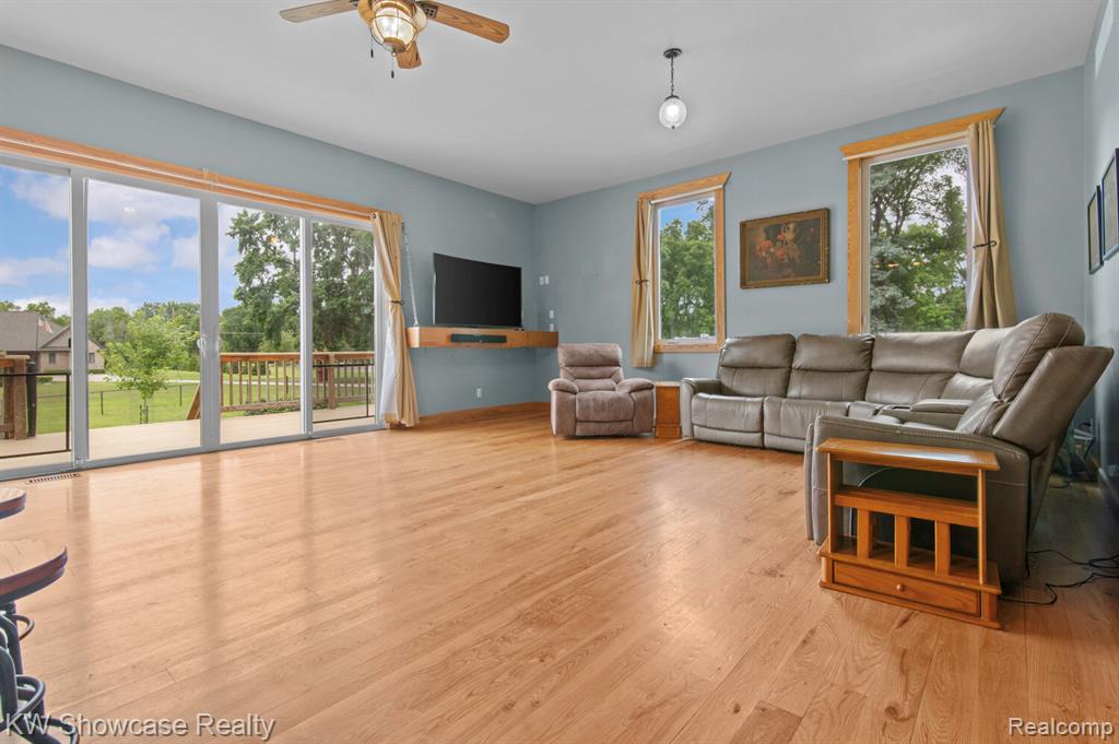 10933 Chicago Road Warren, MI 48093 - Photo 8 of 42