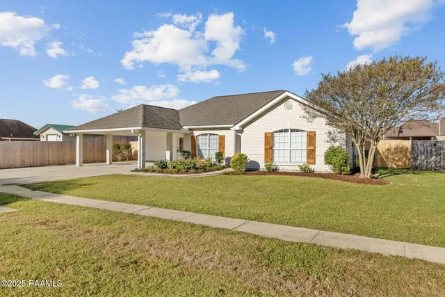 $345,000 | 200 Papa Joe Drive, Broussard, LA 70518