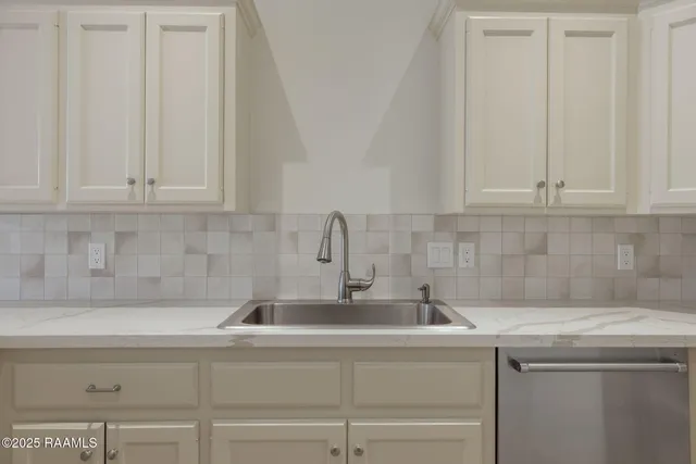 $345,000 | 200 Papa Joe Drive, Broussard, LA 70518