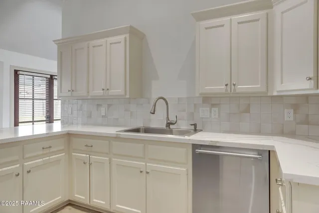 $345,000 | 200 Papa Joe Drive, Broussard, LA 70518