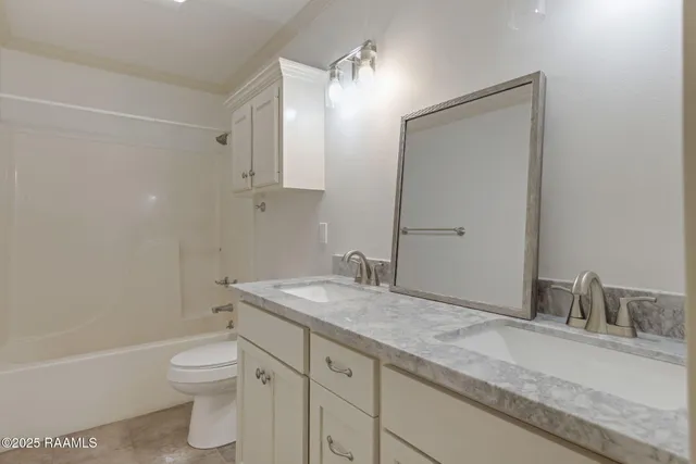 $345,000 | 200 Papa Joe Drive, Broussard, LA 70518