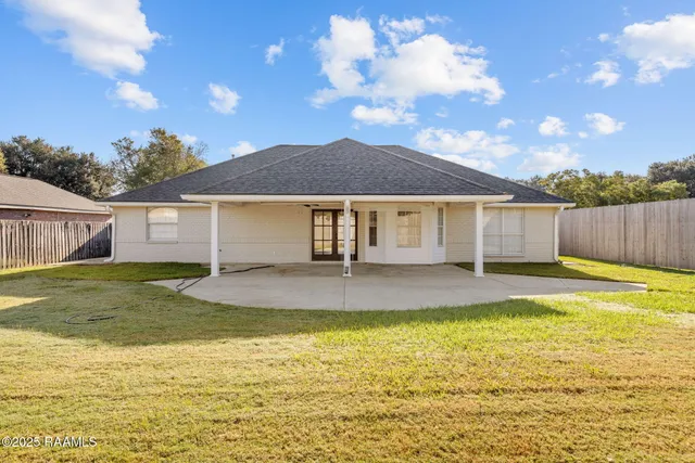 $345,000 | 200 Papa Joe Drive, Broussard, LA 70518
