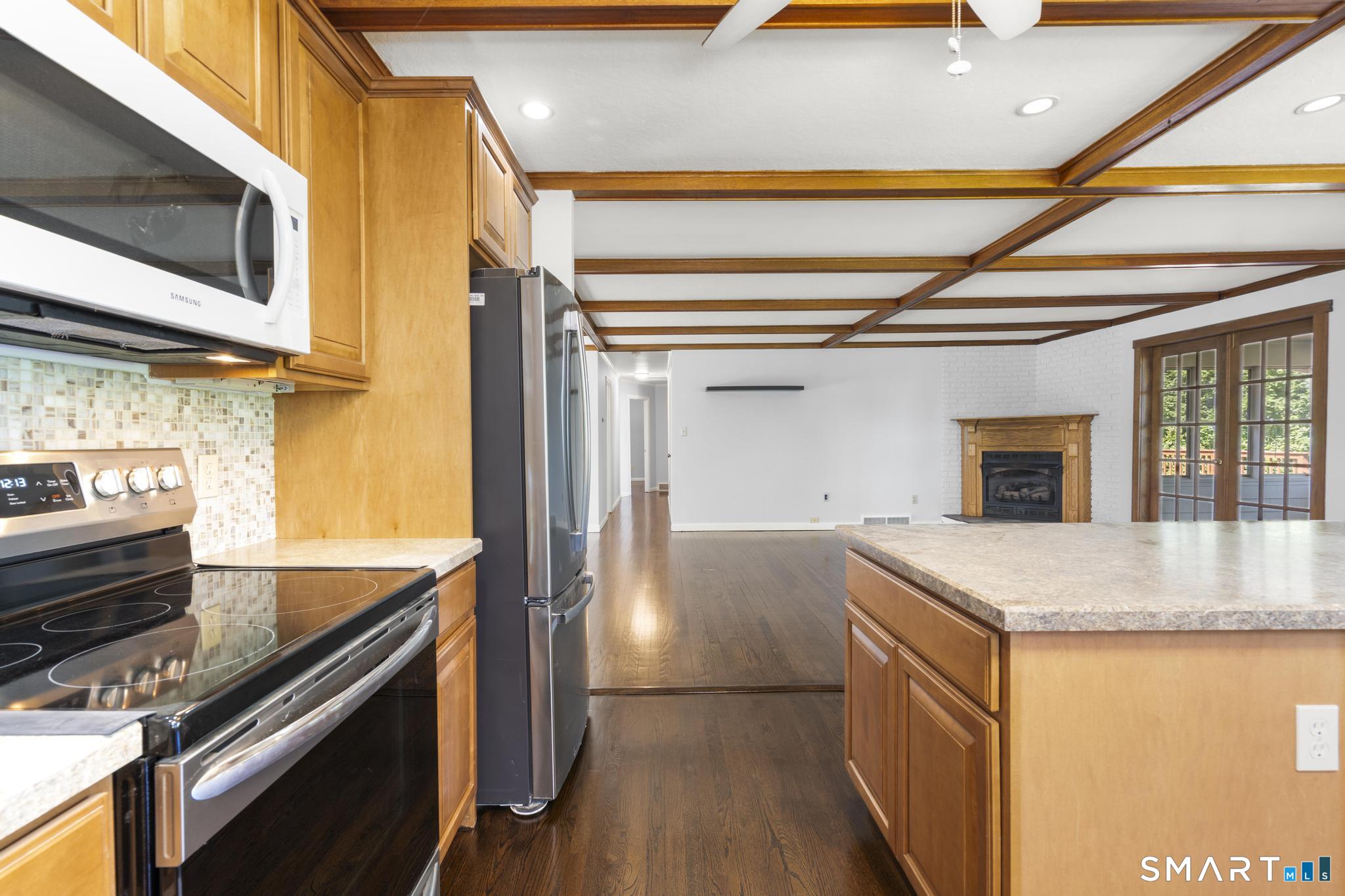 48 Prospect Avenue East Lyme, CT 06357 - Photo 8 of 38