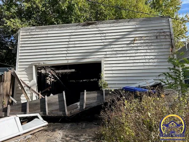 $32,500 | 1031 Southwest Clay Street, Topeka, KS 66604