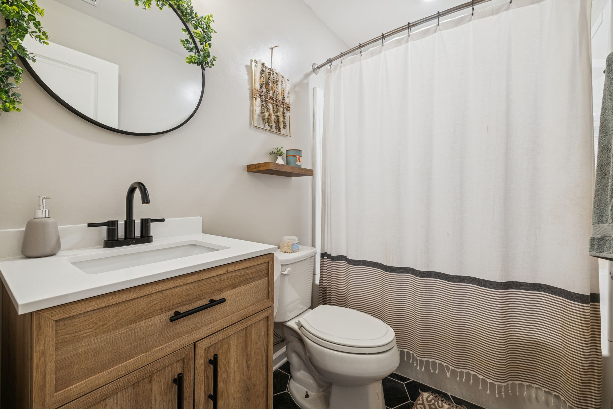 140 Hackney Lane Gallatin, TN 37066 - Photo 37 of 66 a bathroom with a sink mirror and toilet