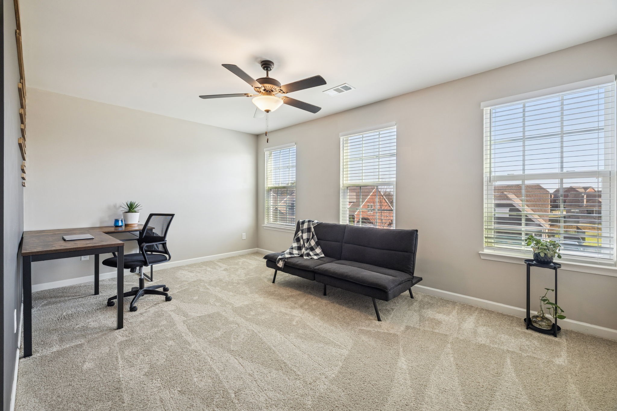 140 Hackney Lane Gallatin, TN 37066 - Photo 40 of 66 a living room with furniture and a window