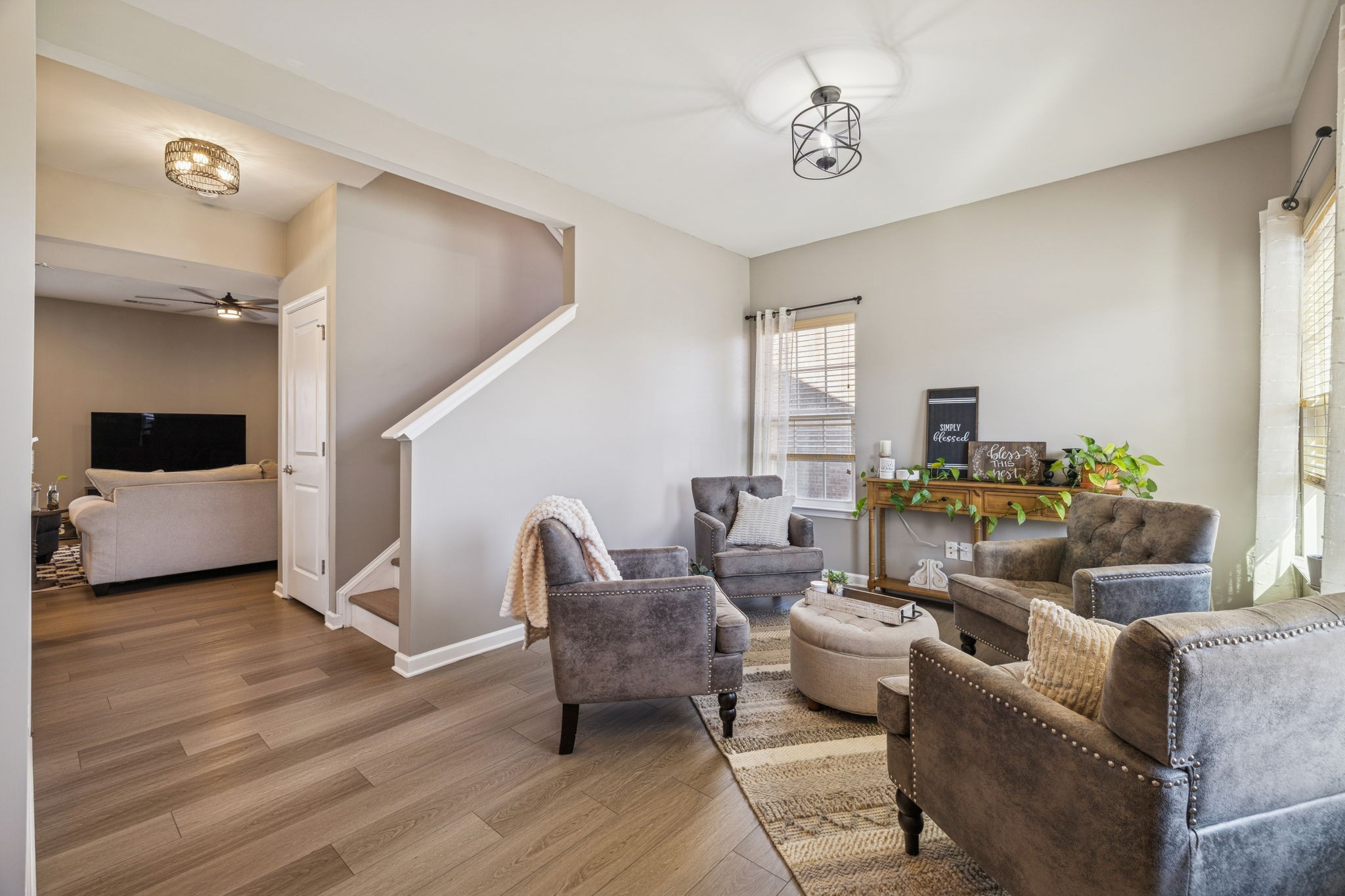 140 Hackney Lane Gallatin, TN 37066 - Photo 4 of 66 a living room with furniture and a mirror