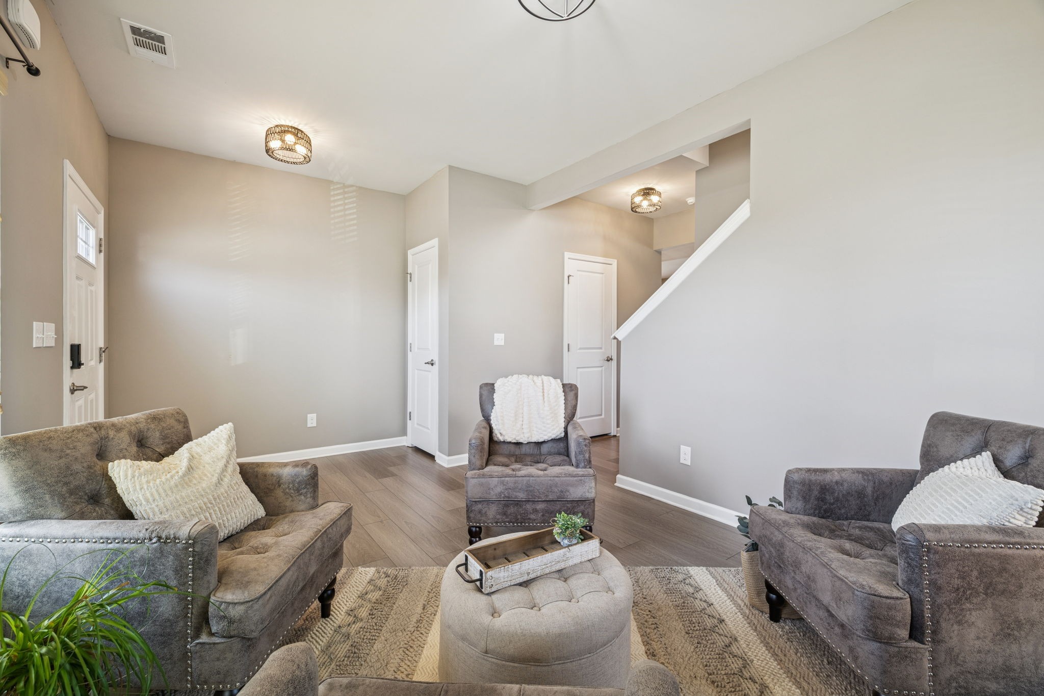 140 Hackney Lane Gallatin, TN 37066 - Photo 8 of 66 a living room with furniture and a mirror