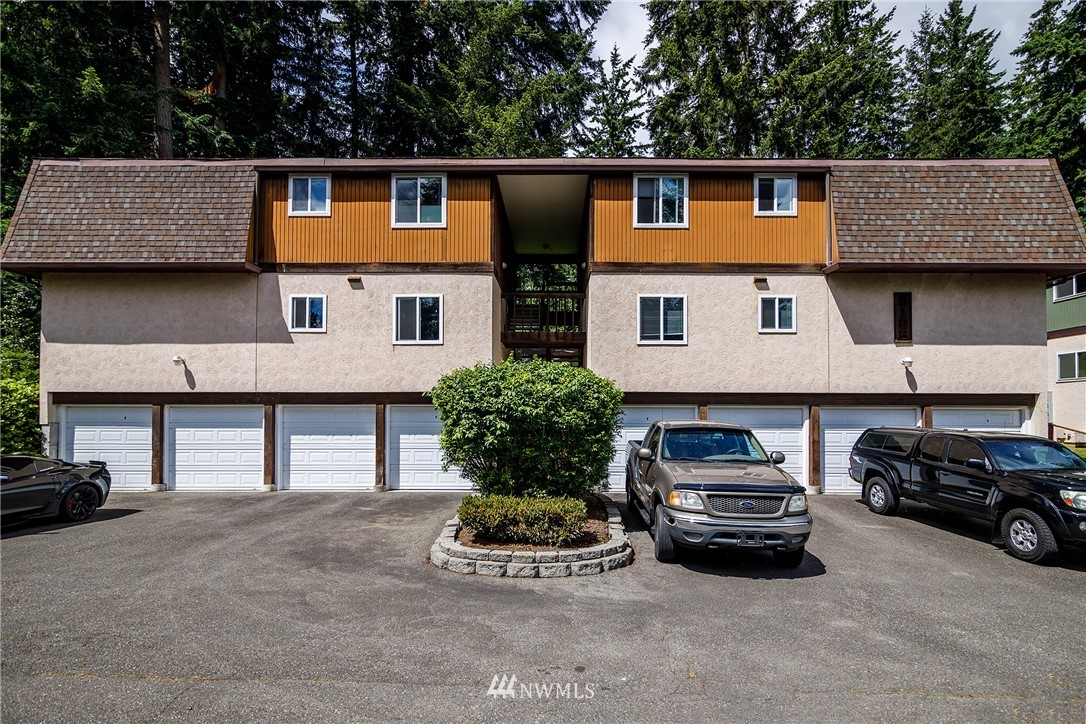 9108 236th Street Southwest Edmonds, WA 98026 - Photo 2 of 18 Gallery Image 2