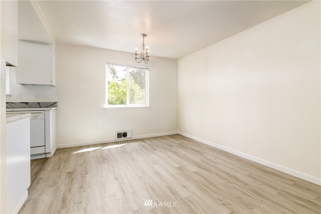 9108 236th Street Southwest Edmonds, WA 98026 - Photo 13 of 18 Gallery Image 13