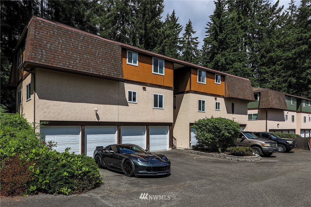 9108 236th Street Southwest Edmonds, WA 98026 - Photo 3 of 18 Gallery Image 3