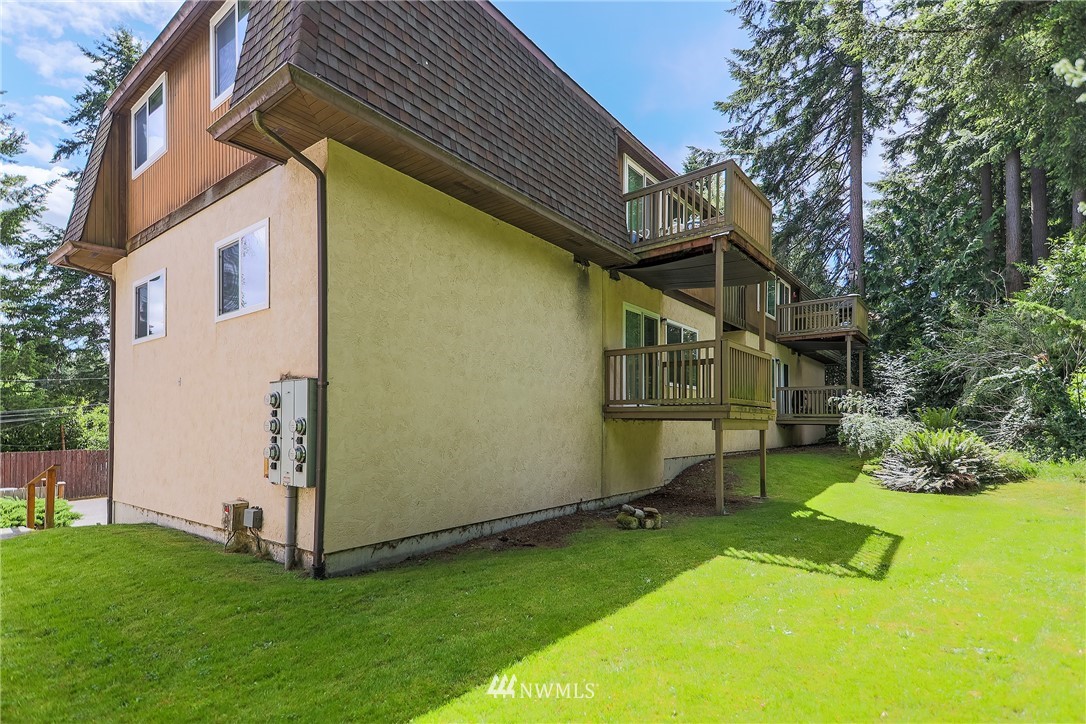 9108 236th Street Southwest Edmonds, WA 98026 - Photo 4 of 18 Gallery Image 4