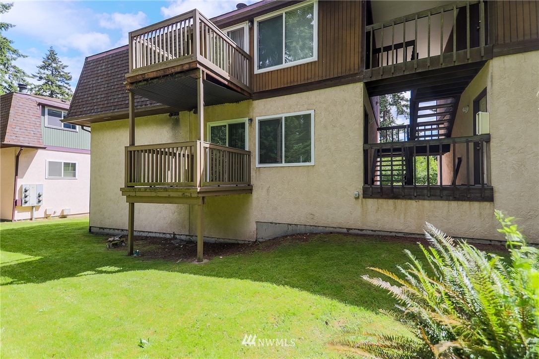 9108 236th Street Southwest Edmonds, WA 98026 - Photo 5 of 18 Gallery Image 5