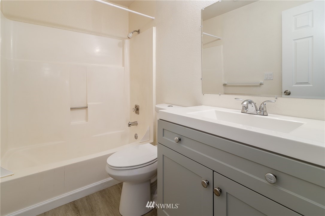 9108 236th Street Southwest Edmonds, WA 98026 - Photo 8 of 18 Gallery Image 8