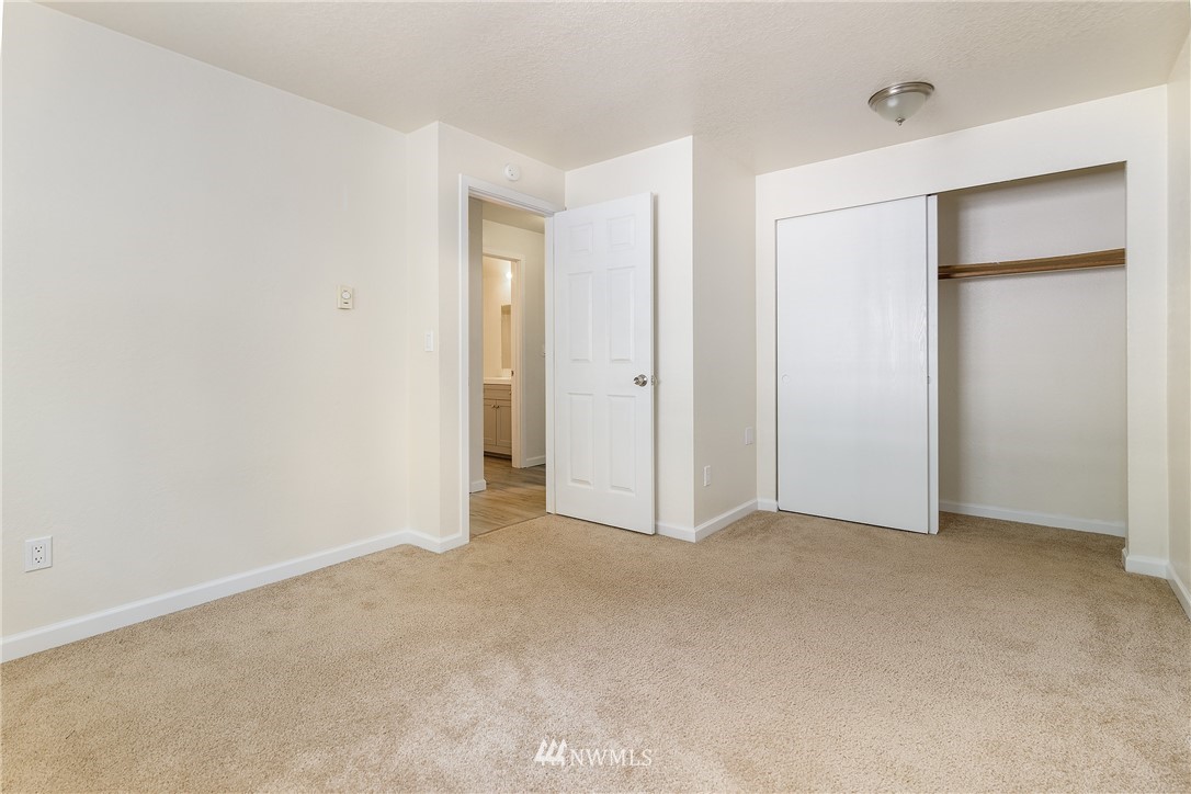 9108 236th Street Southwest Edmonds, WA 98026 - Photo 9 of 18 Gallery Image 9