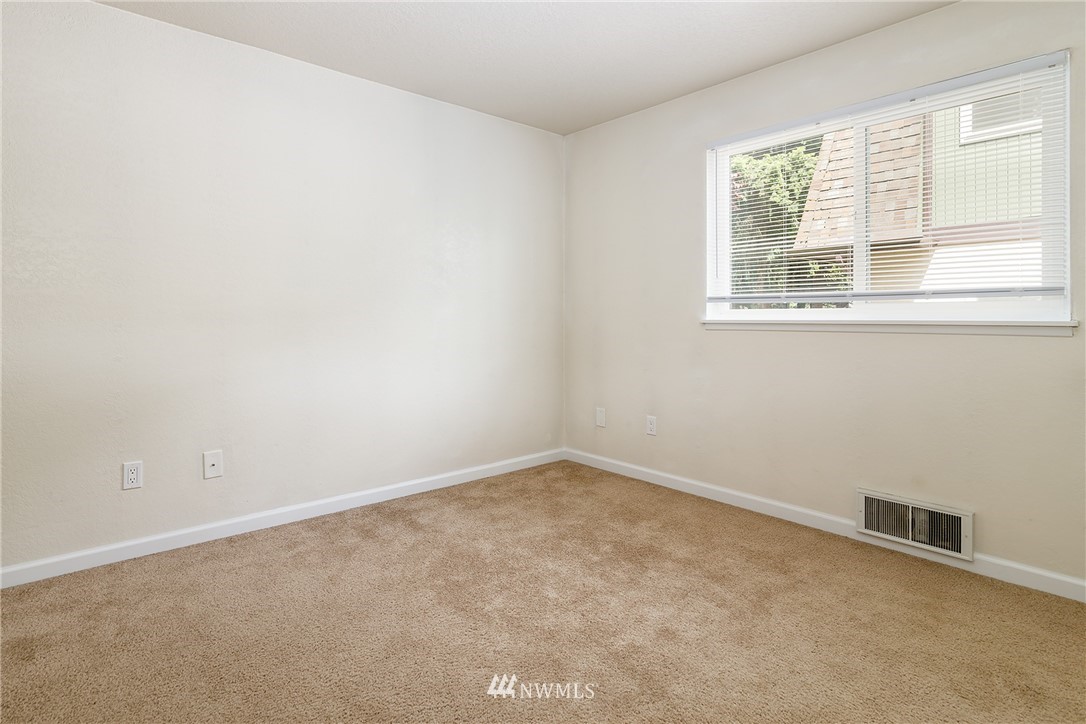 9108 236th Street Southwest Edmonds, WA 98026 - Photo 10 of 18 Gallery Image 10