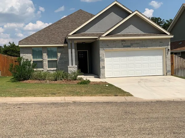 $2,200 | 306 Winston Drive, Fredericksburg, TX 78624