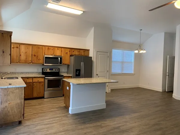 $2,200 | 306 Winston Drive, Fredericksburg, TX 78624