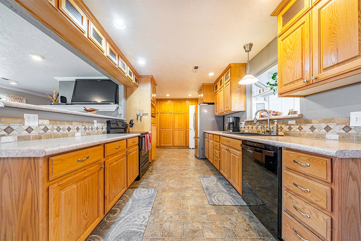 11340 Dennis Road White City, OR 97503 - Photo 12 of 39 DSC06445