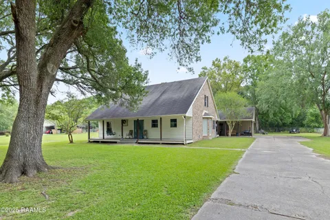 $375,000 | 334 Meche Road, Carencro, LA 70520