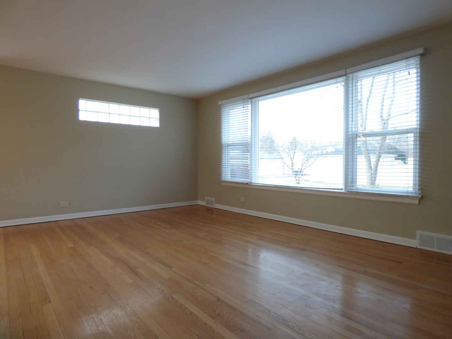 3541 Greenleaf Street Skokie, IL 60076 - Photo 2 of 18