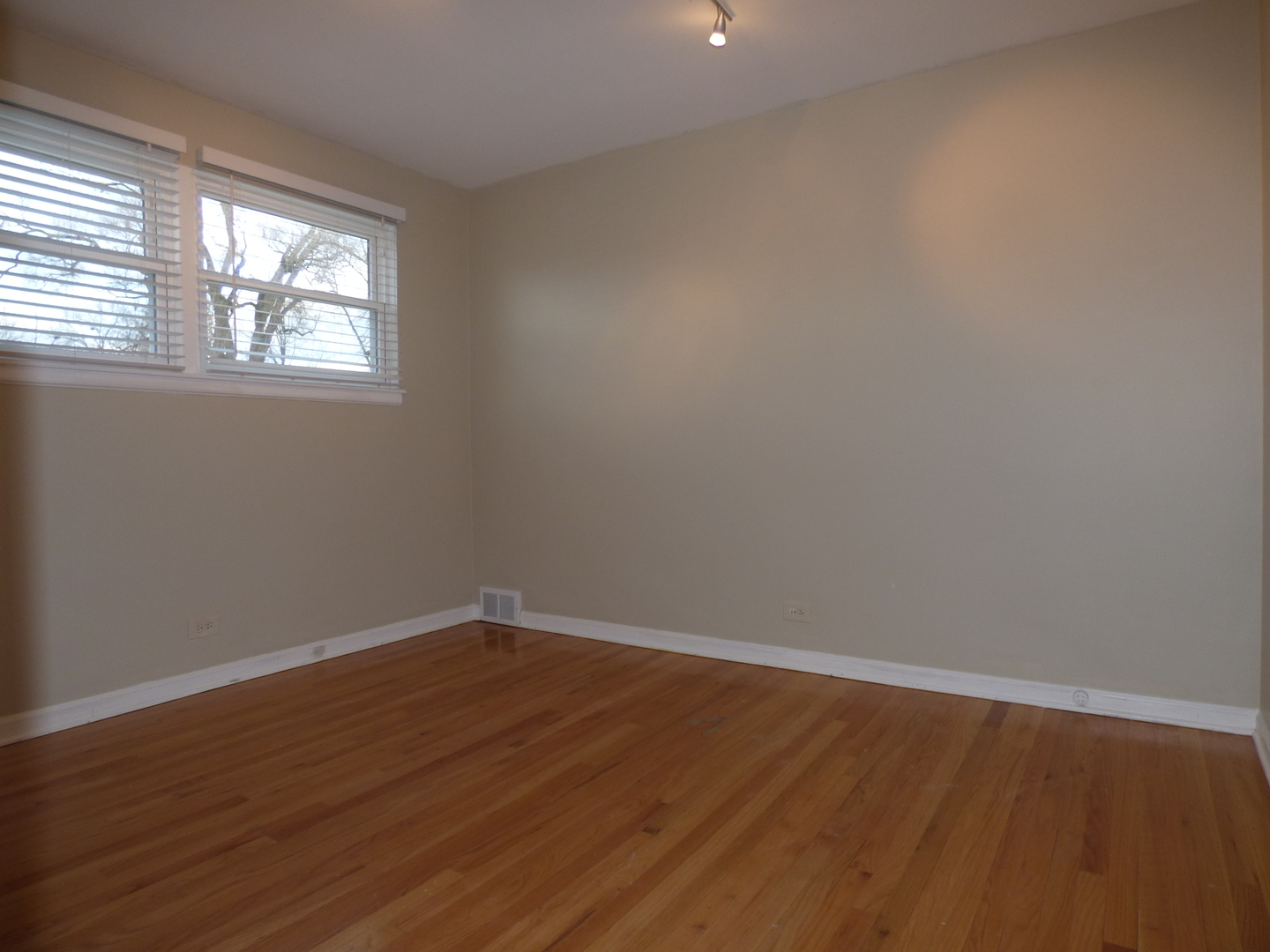 3541 Greenleaf Street Skokie, IL 60076 - Photo 12 of 18